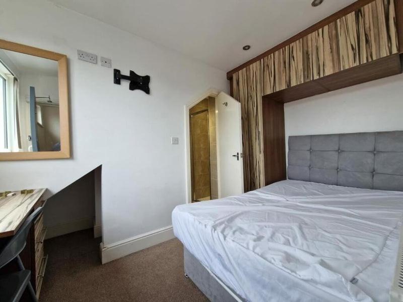 Town Centre, Very Convenient Newcastle-under-Lyme Exterior foto